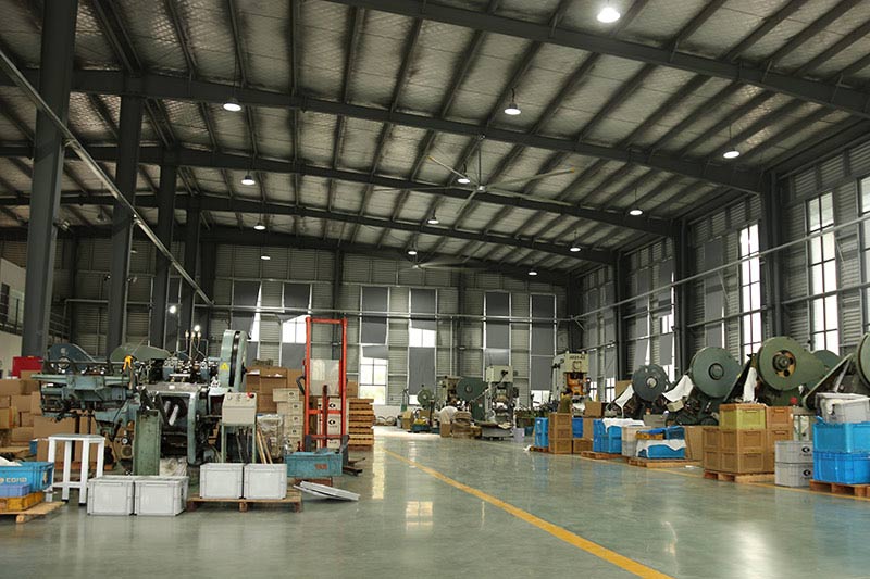 Bincaps Suichang Factory Production Workshop - Metal Squeeze Caps Manufacturing Line